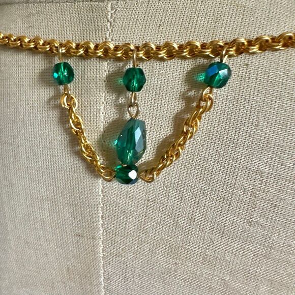 Vintage Gold-Tone Draped Chain Bib Necklace with Emerald Green Glass Beads - Picture 4 of 6